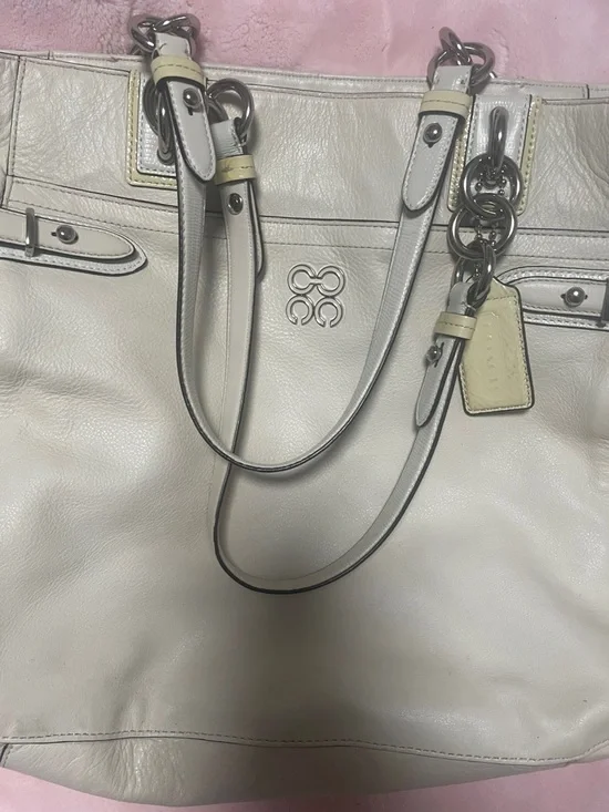 Coach - Picture 14 of 16